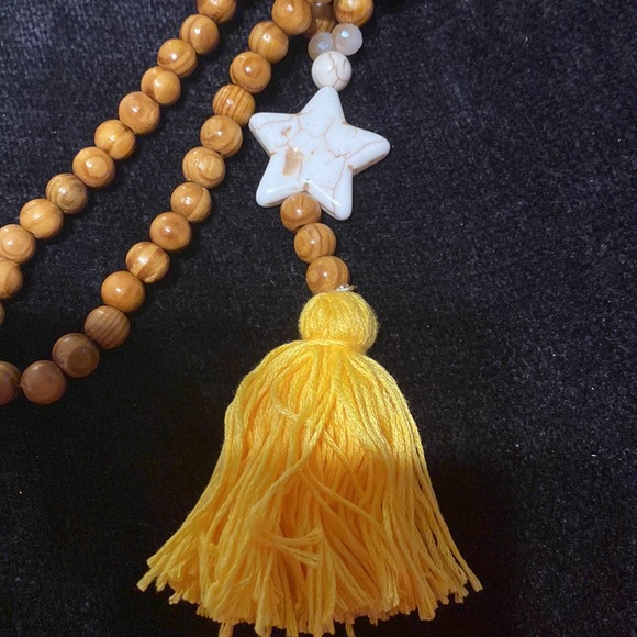 46” cream and brown beaded necklace $10.00 - Picture 4 of 4